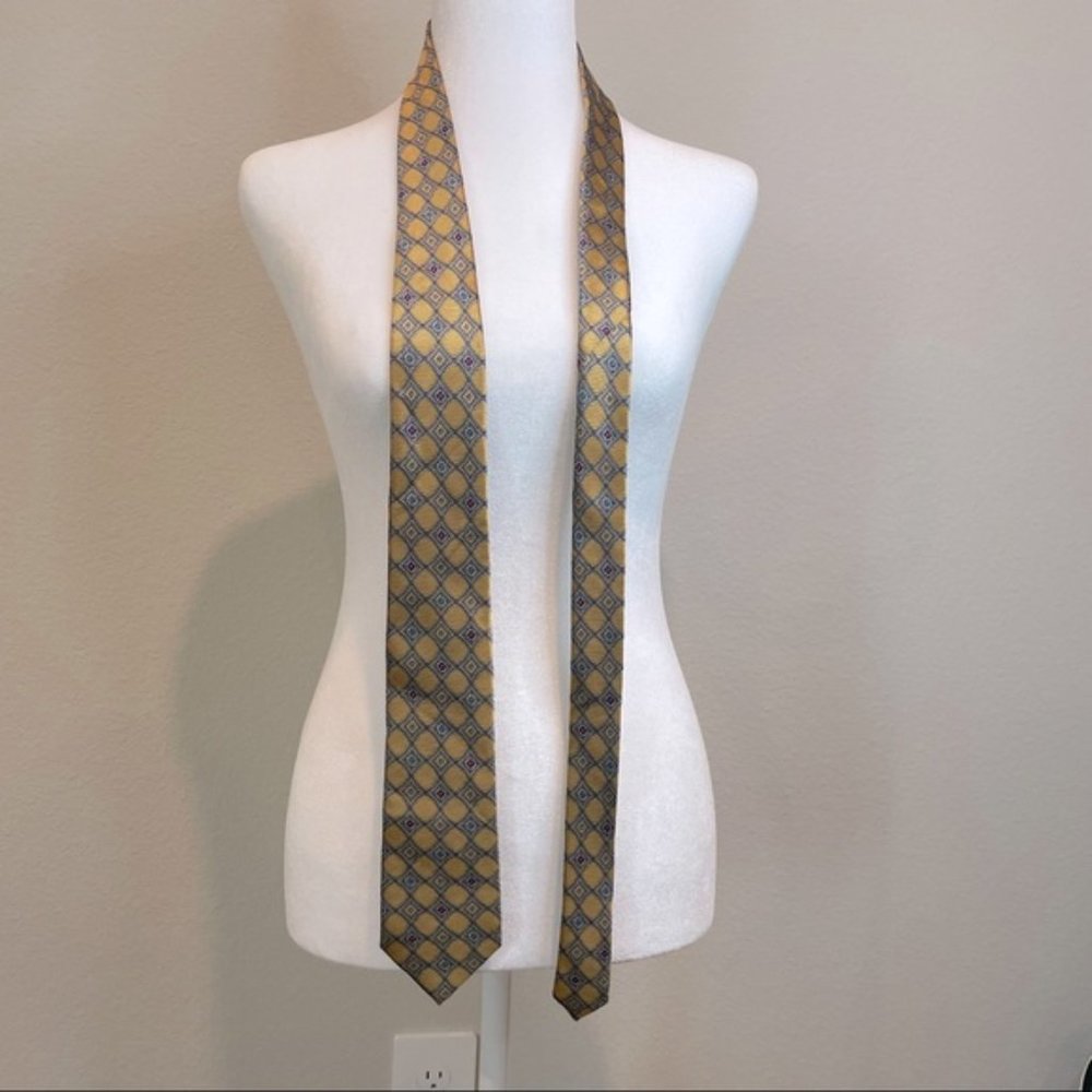 Jos A Bank Heritage Collection Gold Tie